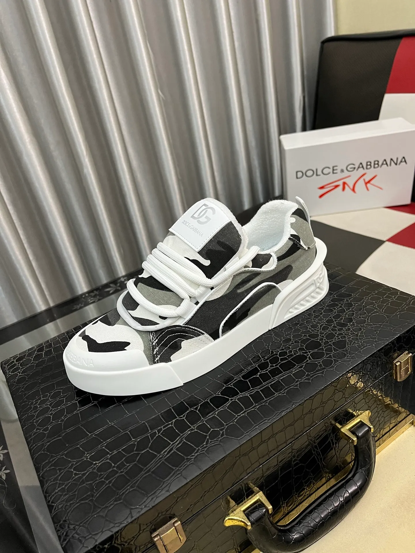 Men's Men's Shoes Men's Shoes 💰480⌚️⌚️DG-Dolce & Gabbana) The latest popular 🔥🔥casual shoes, the tongue has the brand's iconic details, and the combination of silk cowhide and cow suede enhances the style. Fashionable and versatile, it can complement any look. Create an exquisite design with unique dynamic vitality and modern atmosphere, showing modern elegance. Size: 35-45